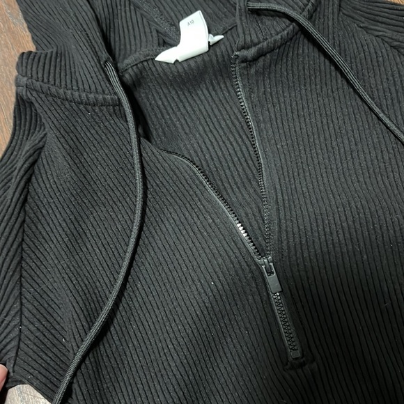 H&M Ribbed Hooded Long Sleeve Top - Picture 3 of 3